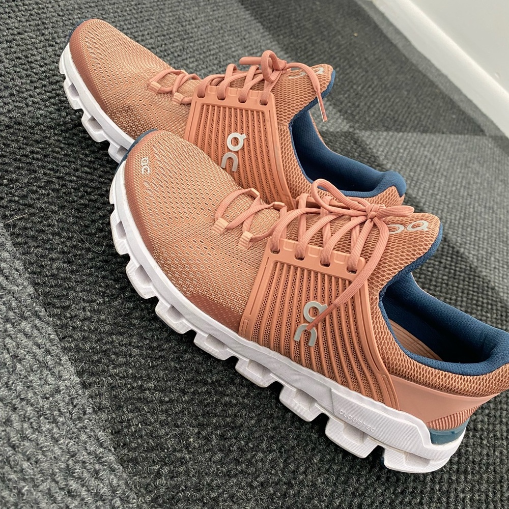 Womens On Cloud running shoe